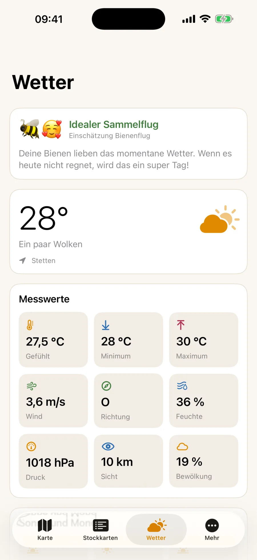 Wetteransicht mit der Einschätzung „Idealer Sammelflug“, 28 Grad, Windgeschwindigkeit, Luftfeuchte, Luftdruck, Sicht und Bewölkung